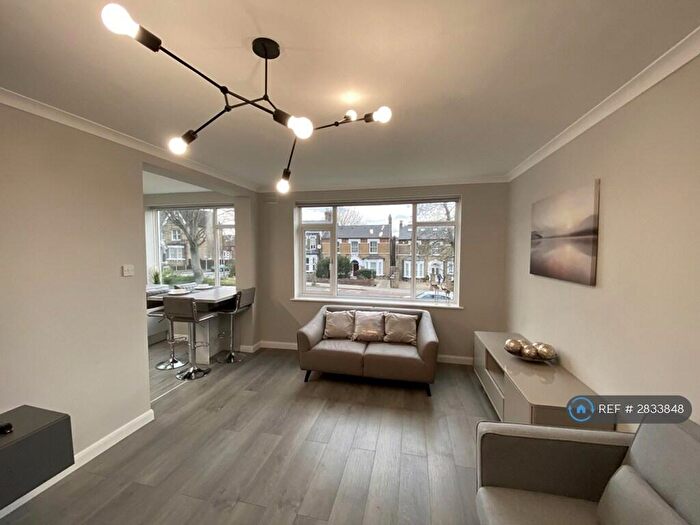 2 Bedroom Flat To Rent In Croydon Road, London, SE20