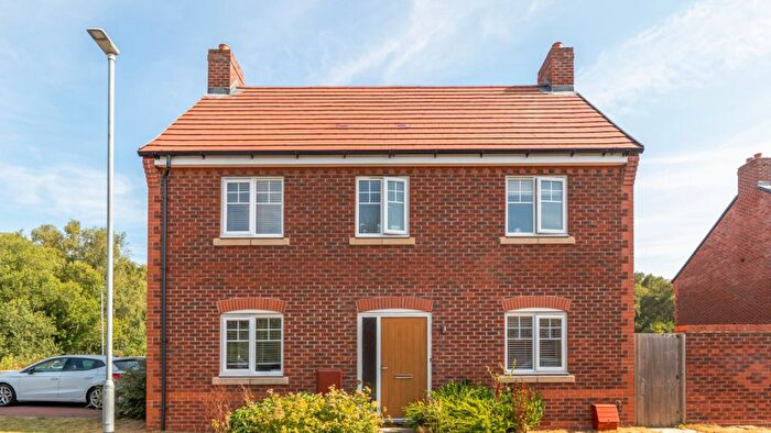 3 Bedroom End Of Terrace House For Sale In Linnet Close, Manchester, M31