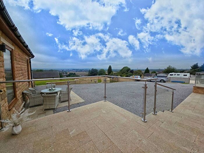 3 Bedroom Bungalow For Sale In Cliff Lane, Brierley, Barnsley, S72