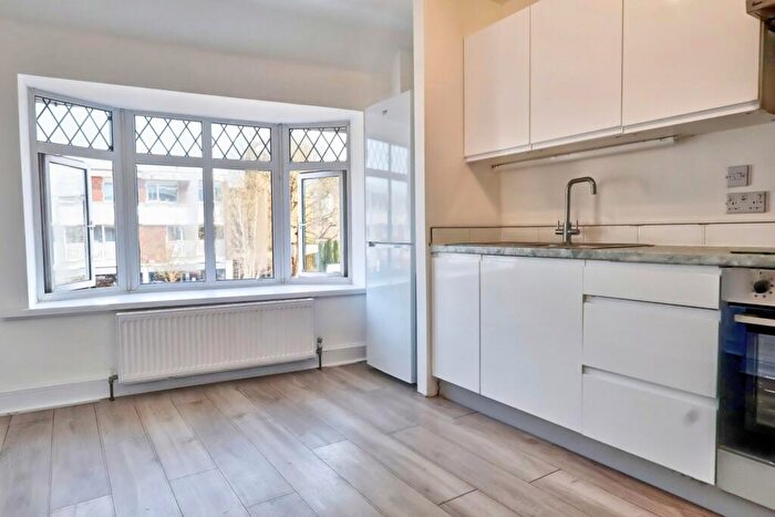 3 Bedroom Maisonette To Rent In Sycamore Road, Amersham, HP6