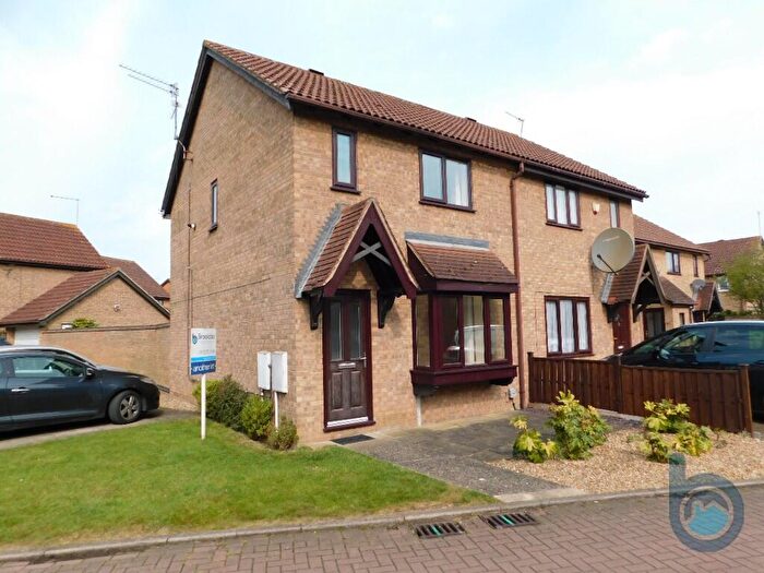 3 Bedroom Semi Detached House To Rent In Martinsbridge, Peterborough, Cambridgeshire, PE1