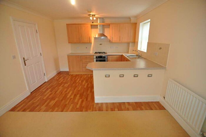 2 Bedroom Flat To Rent In Woolcombers Way, Bradford, BD4
