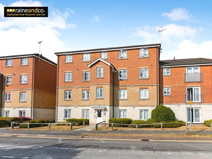 2 Bedroom Flat To Rent In St Lukes Court, Hatfield, AL10