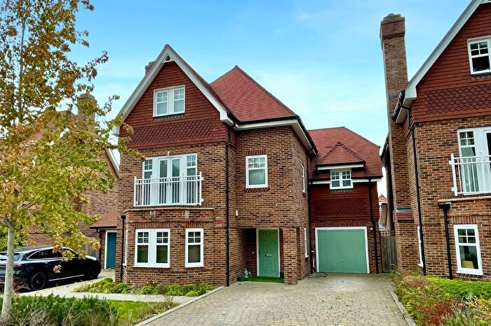 5 Bedroom Detached House For Sale In Pyestock Way, Fleet, GU51