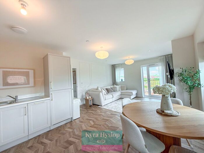 2 Bedroom Flat For Sale In Rumbold Walk, Exeter, EX2