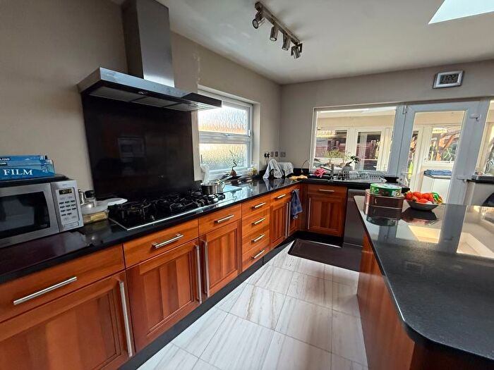 4 Bedroom Semi-Detached House To Rent In North Hyde Road, Hayes, UB3