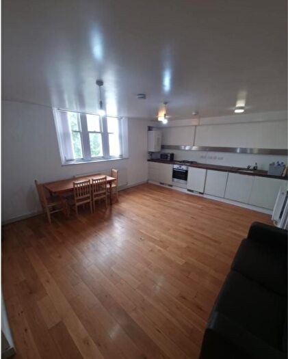 3 Bedroom Flat To Rent In Cannon Street Road, London, E1