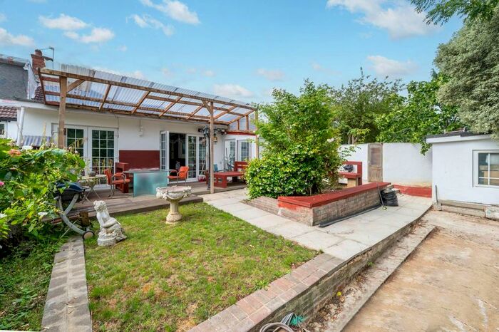 3 Bedroom Property For Sale In Tudor Close, Kingsbury, London, NW9