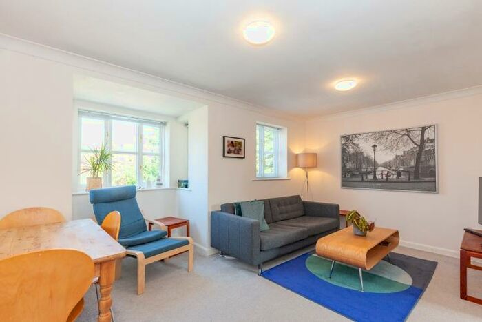 2 Bedroom Apartment To Rent In Bennett Crescent, Temple Cowley, OX4