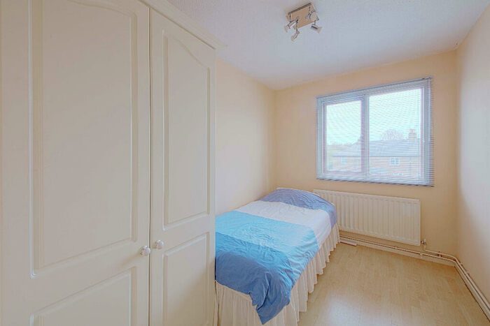 2 Bedroom Flat To Rent In Norden Road, Maidenhead, SL6