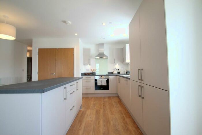 2 Bedroom Apartment To Rent In Holmbush Mews, RH12