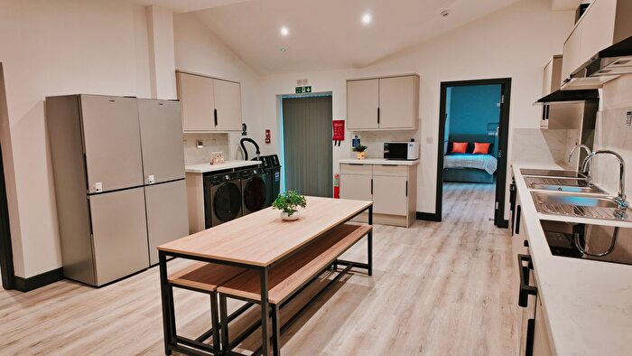 6 Bedroom End Terrace House To Rent In Park Retreat, Smethwick, B66