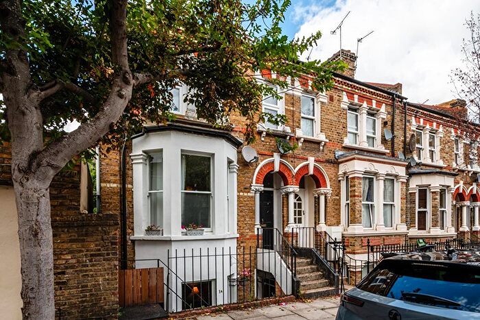 3 Bedroom Maisonette For Sale In Colenso Road, E5