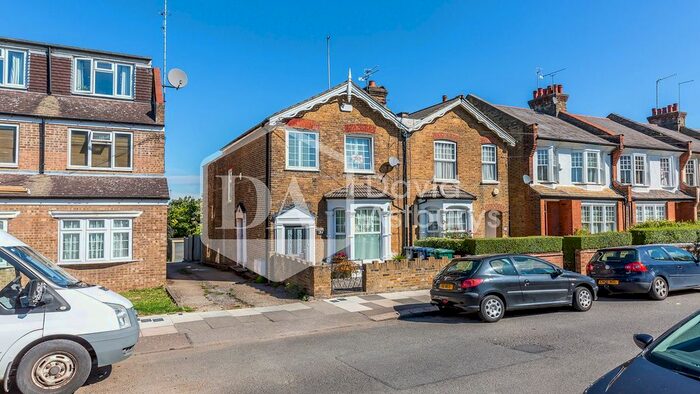 2 Bedroom Flat To Rent In Holly Park Road, London, N11