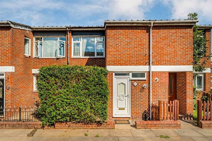 3 Bedroom Terraced House For Sale In Rooke Way, Greenwich, SE10