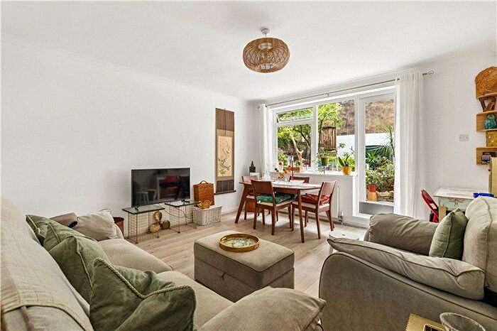 2 Bedroom Flat For Sale In Gledhow Gardens, London, SW5