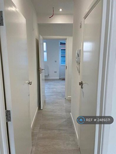 Studio To Rent In Ferncroft Avenue, London, N12