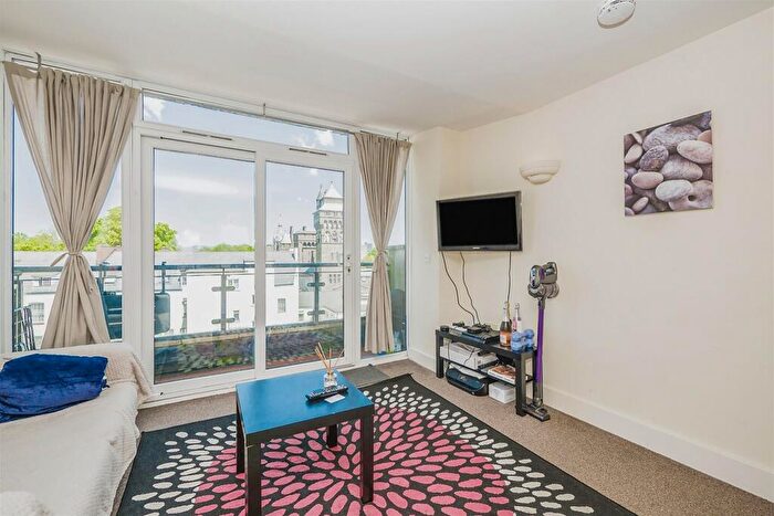 1 Bedroom Apartment For Sale In Westgate Street, Cardiff, CF10