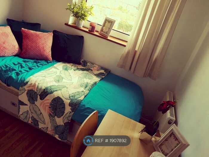 6 Bedroom Terraced House To Rent In Little Lullaway, Basildon, SS15