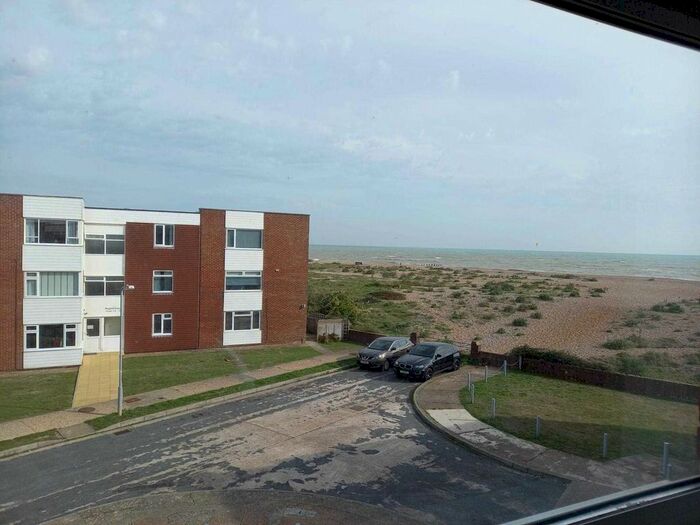 2 Bedroom Flat For Sale In Timberlaine Road, Pevensey, BN24