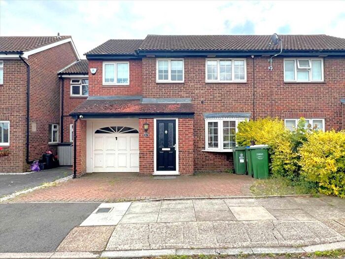 4 Bedroom Semi-Detached House To Rent In Ashurst Close, Crayford, Dartford, DA1