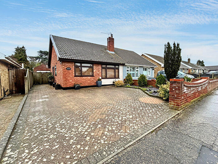 3 Bedroom Semi-Detached House For Sale In Maple Gardens, Bradwell, NR31