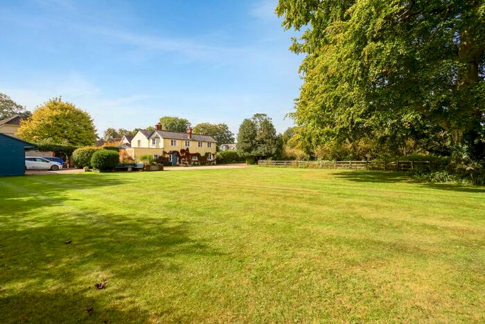 5 Bedroom Detached House For Sale In Weyhill Road, Andover, SP11