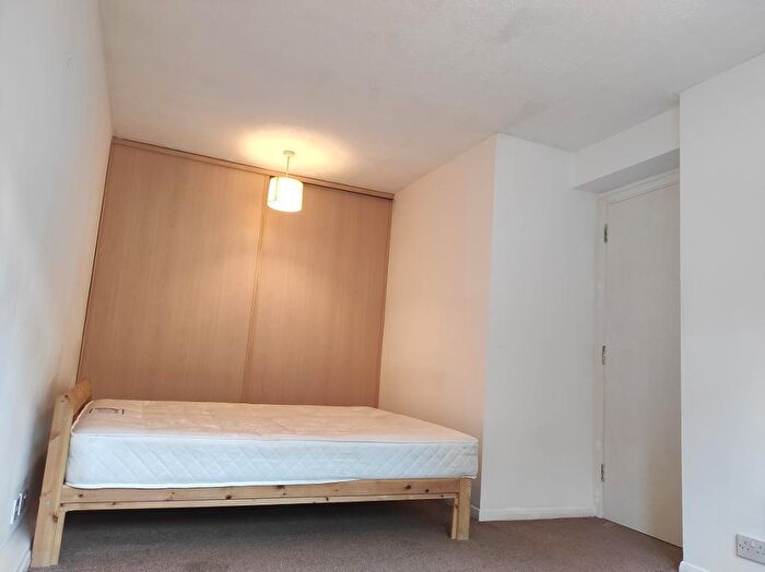 1 Bedroom Flat To Rent In - Station Road, Redhill, Surrey, RH1