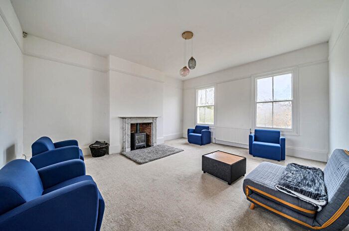 2 Bedroom Apartment For Sale In The Elms, Gloucester Street, Faringdon, Oxfordshire, SN7