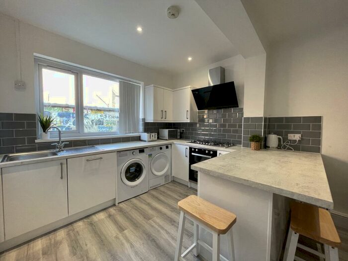 6 Bedroom House To Rent In Langdale Road, L15
