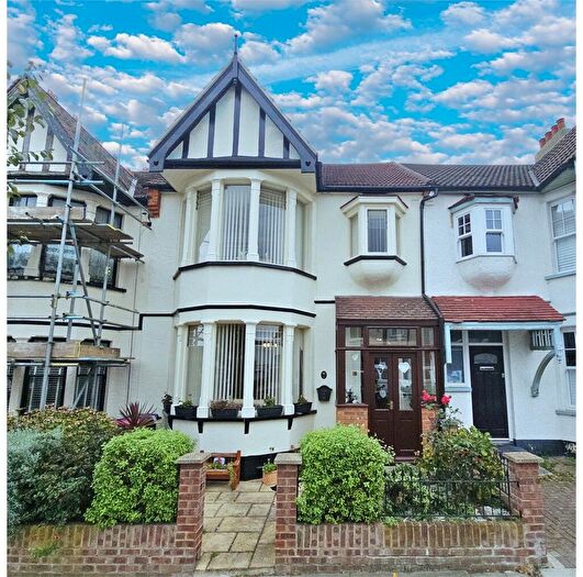 4 Bedroom Terraced House For Sale In Leigh Hall Road, Leigh On Sea, Leigh On Sea, SS9