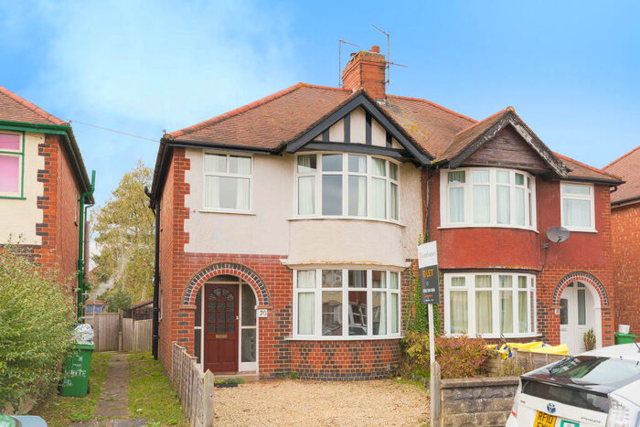 3 Bedroom Semi-Detached House To Rent In White Road, East Oxford, OX4