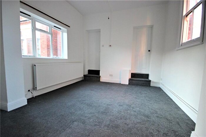 1 Bedroom Flat To Rent In Rothsay Road, Bedford, MK40
