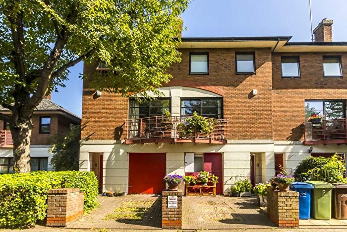 3 Bedroom Property To Rent In Plover Way, Surrey Quays, SE16