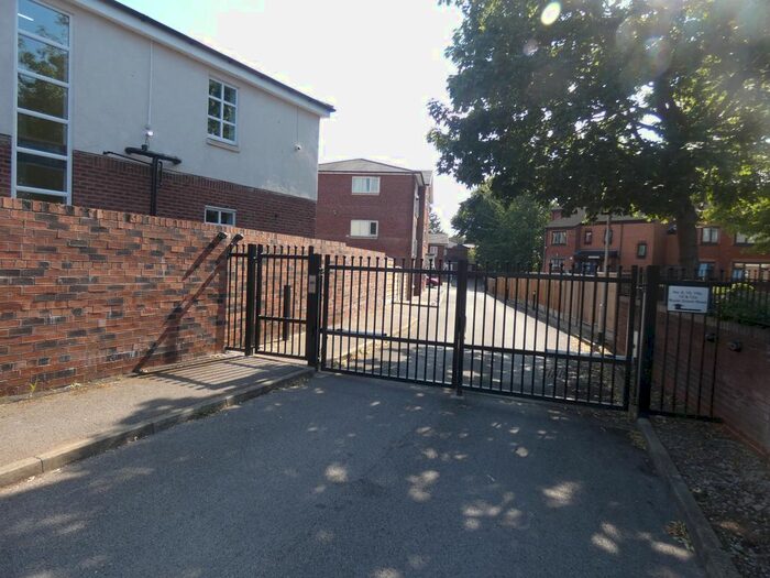 2 Bedroom Flat To Rent In Royle Green Road, Northenden, M22