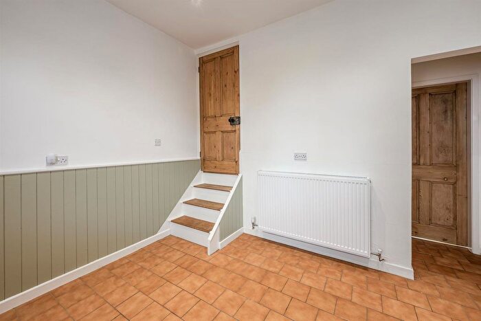 2 Bedroom End Of Terrace House To Rent In Brook Street, Stourbridge, DY8