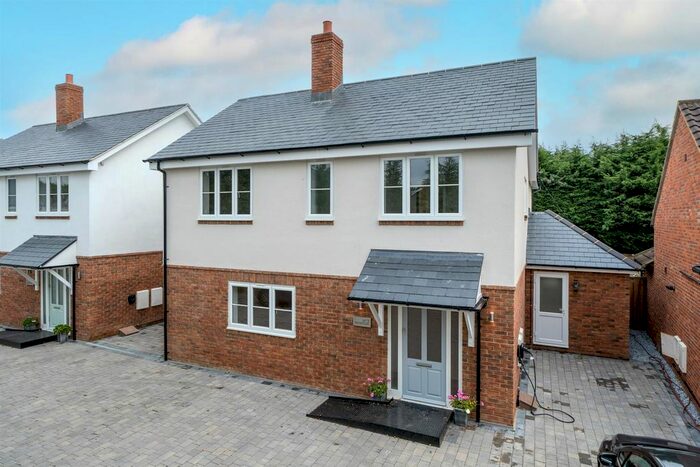 4 Bedroom Detached House For Sale In Alexandra Road, Chipperfield, Hertforshire, WD4
