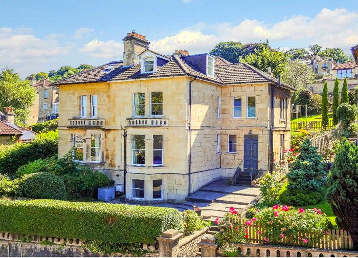 1 Bedroom Flat To Rent In Garden Flat, Bath, Somerset, BA2