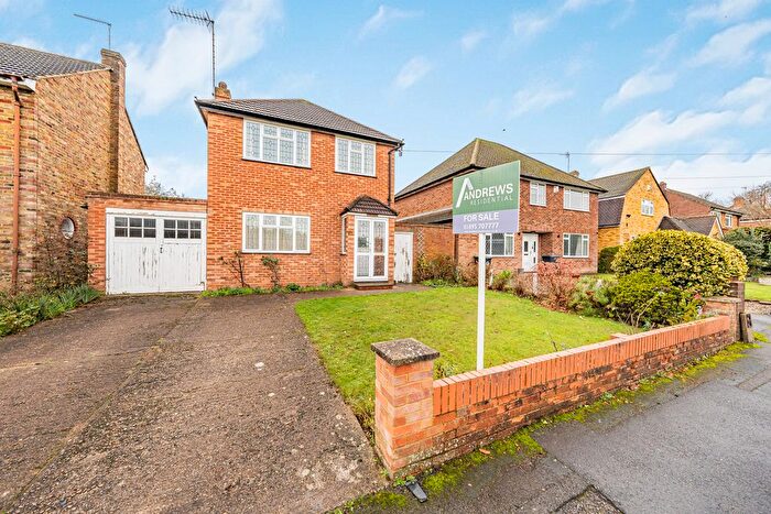 3 Bedroom Detached House For Sale In Ashcroft Drive, Denham, Uxbridge, UB9