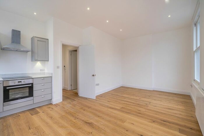 1 Bedroom Flat To Rent In Russell Gardens, London, W14