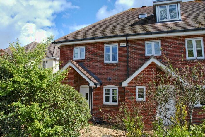 2 Bedroom End Of Terrace House To Rent In Ramley Road, Lymington, Hampshire, SO41