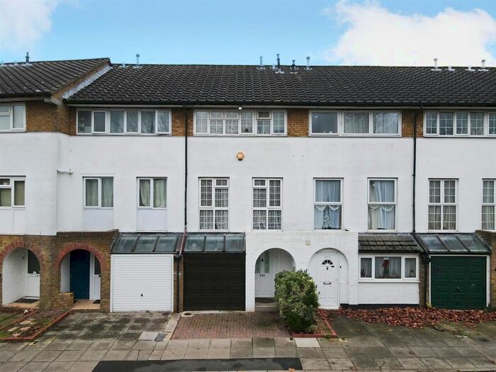 4 Bedroom Terraced House To Rent In Bradwell Common Boulevard, Bradwell Common, Milton Keynes, MK13