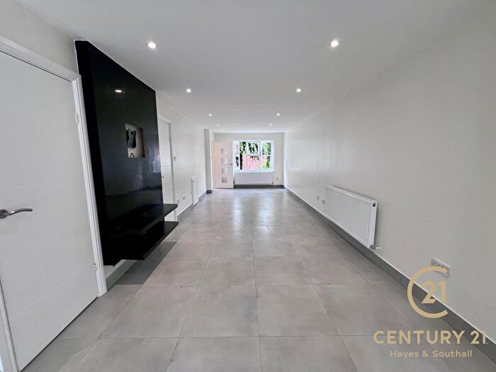 2 Bedroom End Of Terrace House To Rent In Wilstone Close, UB4