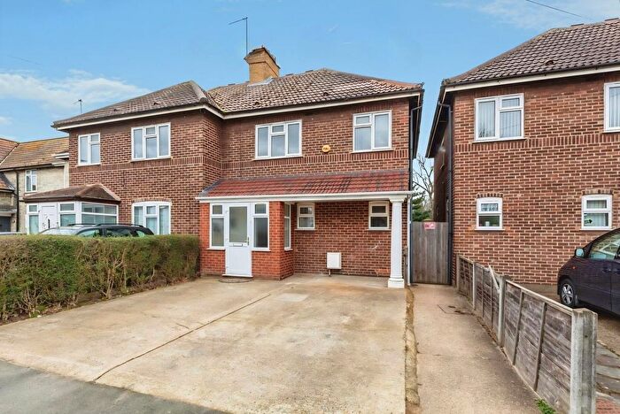 3 Bedroom Semi-detached House To Rent In Winslow Way, Feltham, TW13