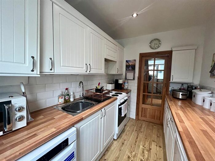 3 Bedroom End Of Terrace House For Sale In Leighton Avenue, Leigh-On-Sea, SS9