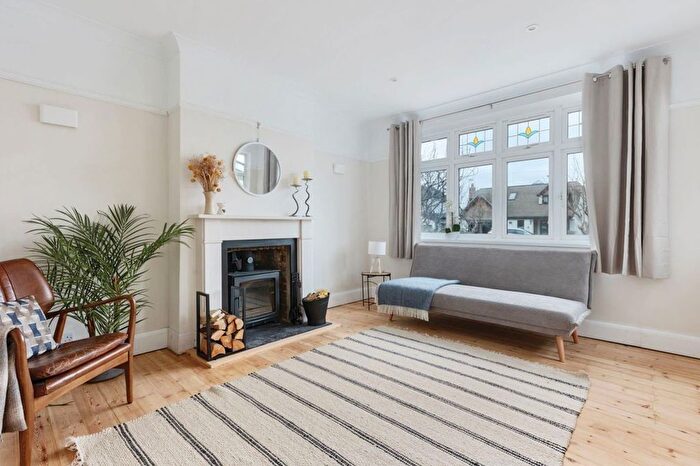 2 Bedroom Bungalow To Rent In Oakdene Road, Sevenoaks, TN13