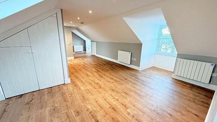 2 Bedroom Flat To Rent In High Street, Biggar, ML12