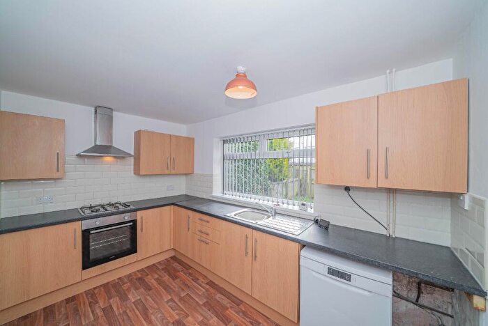 2 Bedroom End Of Terrace House To Rent In Hopedene, Leam Lane, Gateshead, Tyne And Wear, NE10