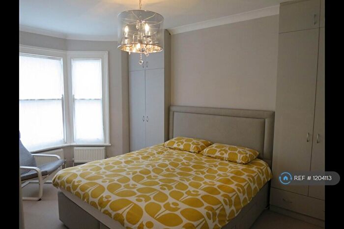 3 Bedroom Maisonette To Rent In Wallbutton Road, London, SE4