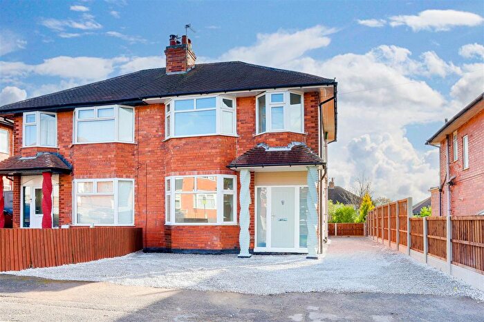 3 Bedroom Semi Detached House For Sale In Cantley Avenue, Gedling, Nottinghamshire, NG4